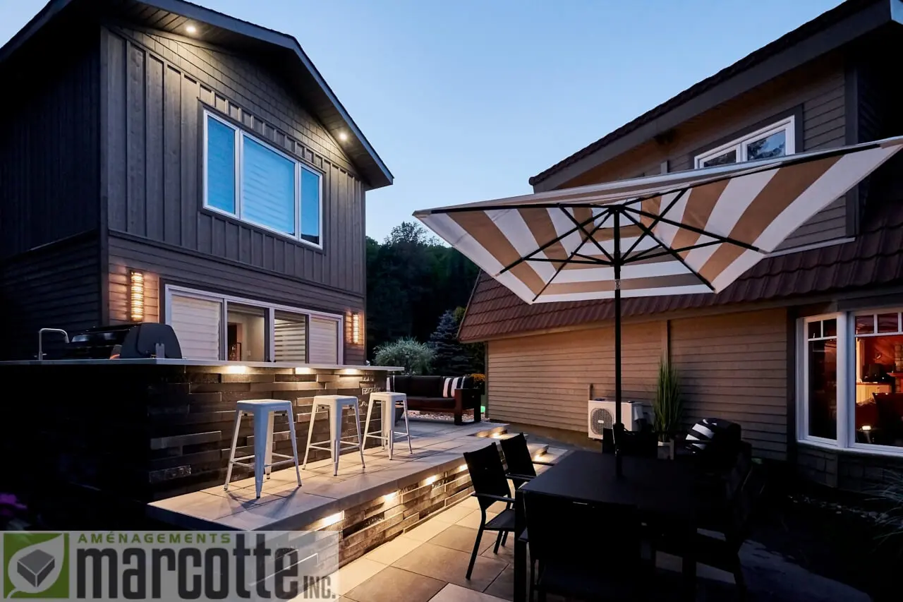 Modern landscaping with bar counter and lighting