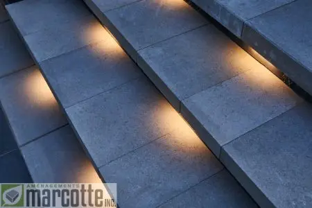 Modern landscaping with bar counter and lighting