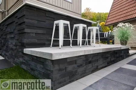 Modern landscaping with bar counter and lighting