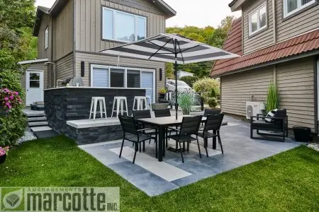 Modern landscaping with bar counter and lighting