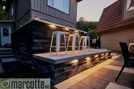 Modern landscaping with bar counter and lighting