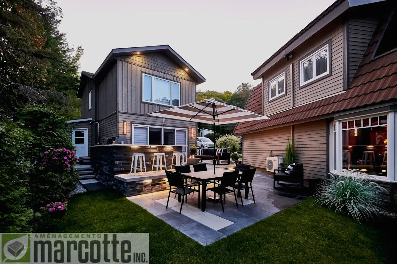 Modern landscaping with bar counter and lighting