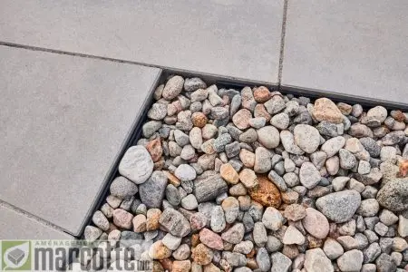 Modern landscaping with bar counter and lighting