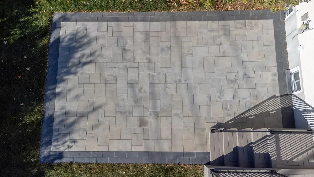 Combining a flagstone terrace with a sleek composite gallery
