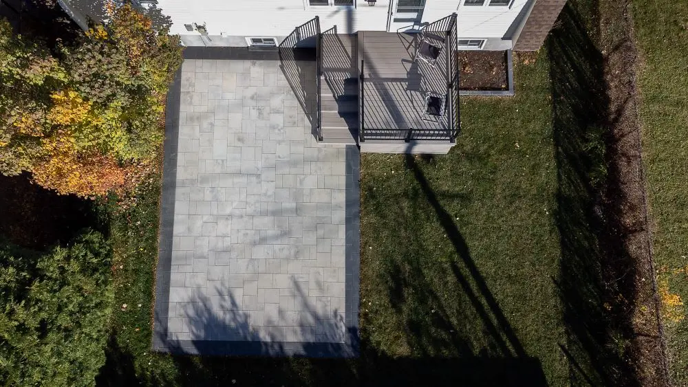 Combining a flagstone terrace with a sleek composite gallery