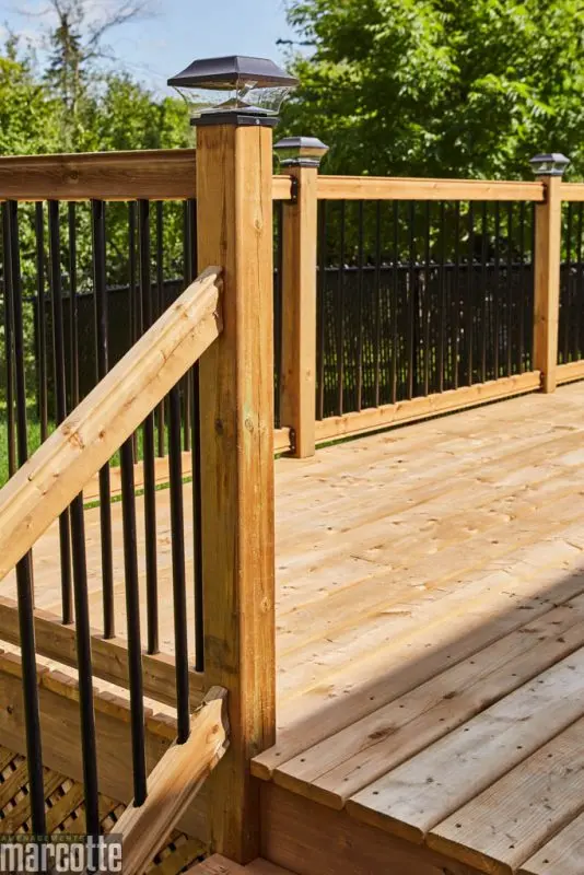 Construction de decks en bois et matériaux composites