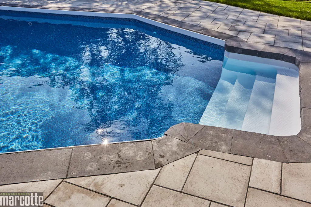Landscaping a Courtyard Around a Pool