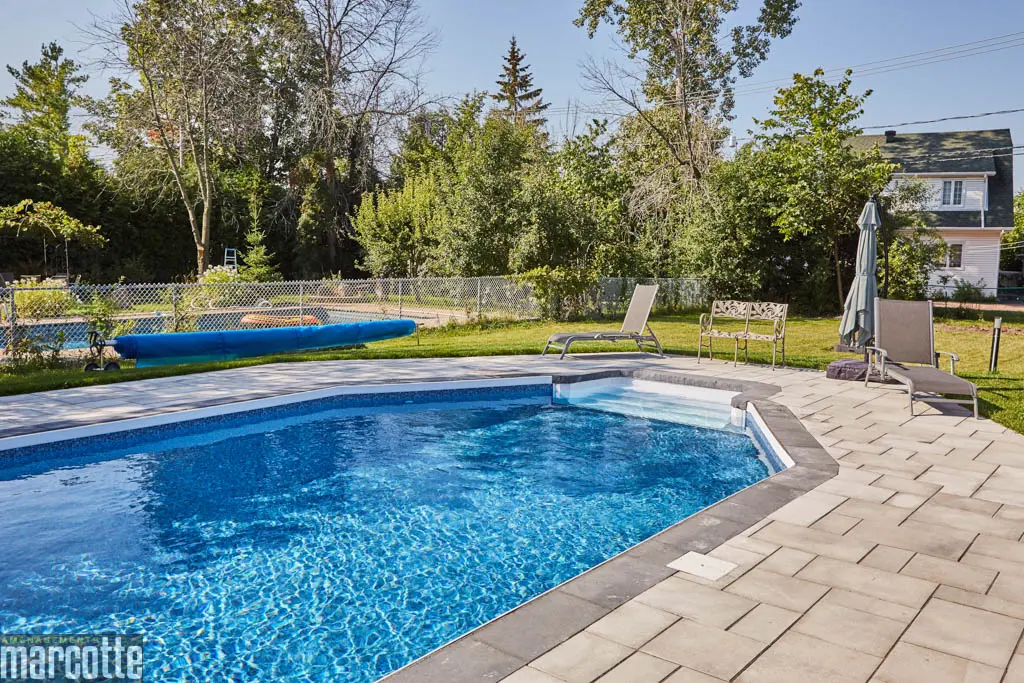 Landscaping a Courtyard Around a Pool