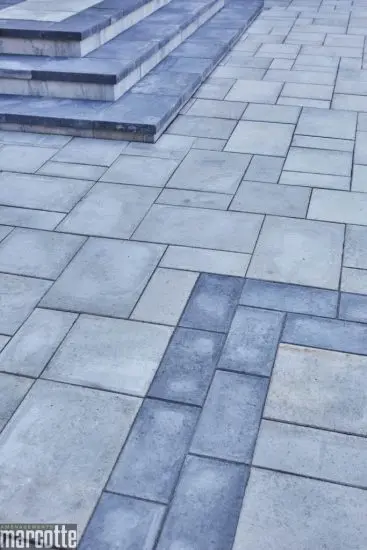 Landscaping a Courtyard Around a Pool