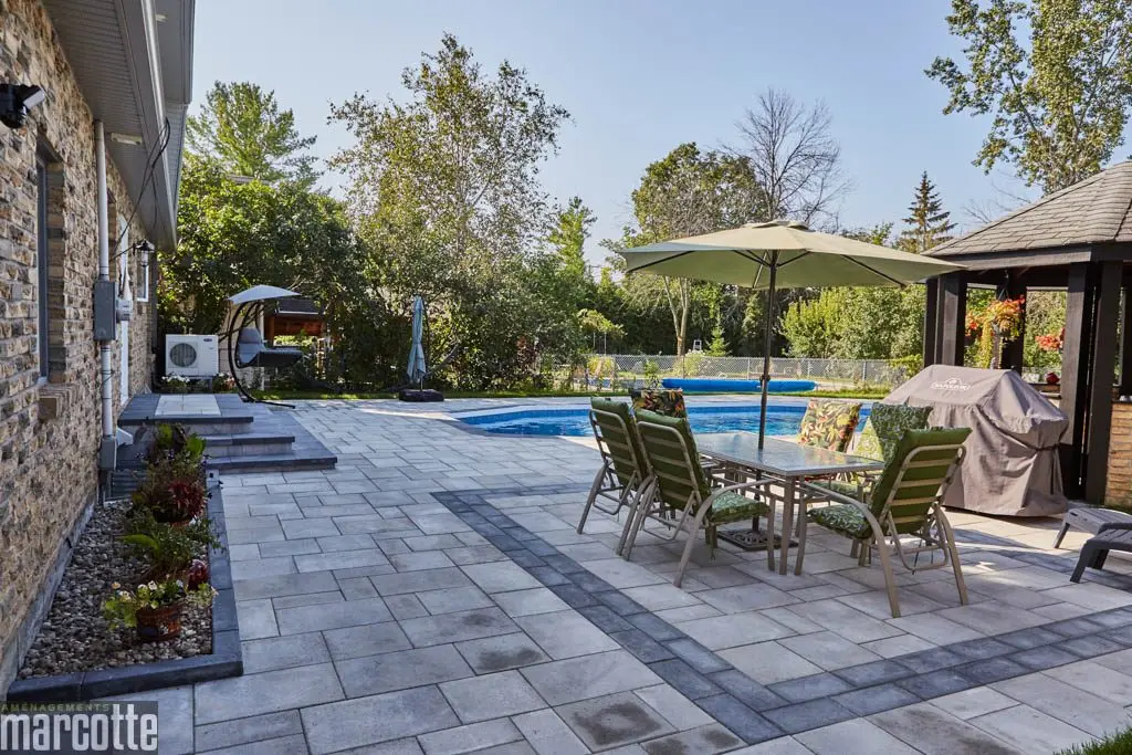 Landscaping a Courtyard Around a Pool
