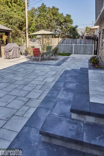Landscaping a Courtyard Around a Pool